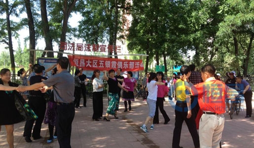 歡樂夕陽—房山老年人交誼舞演出活動