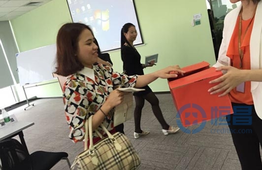 “車禍無情 人間有愛”深圳二分為李鮮容捐款