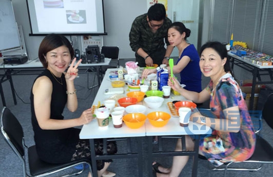 上海第六分公司舉辦中秋節(jié)蛋糕DIY活動