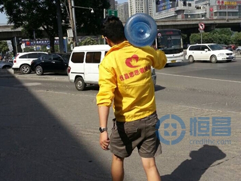 西安分公司高考送清涼活動 西安分公司高考送清涼活動