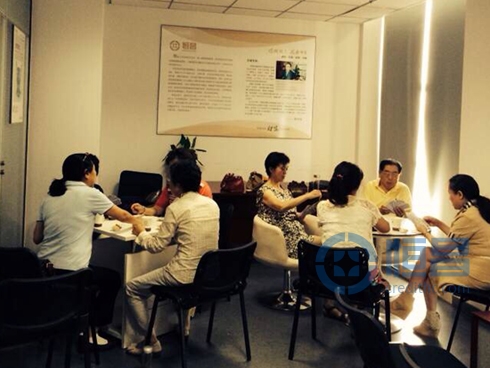 客戶進行“摜蛋”大賽 客戶進行“摜蛋”大賽