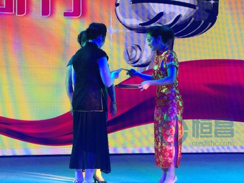 評委為選手頒獎