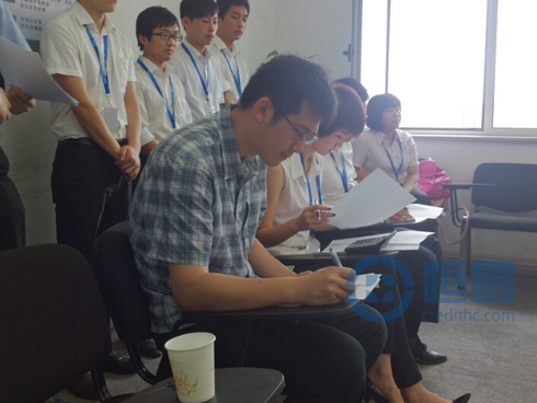 呼和浩特分公司員工學習.jpg 呼和浩特分公司員工學習.jpg