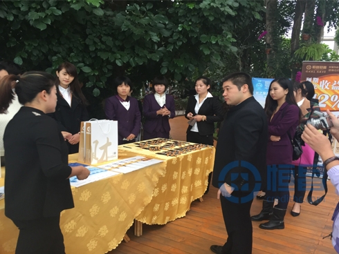 恒昌與高爾夫球賽選手共享恒昌財富.jpg 恒昌與高爾夫球賽選手共享恒昌財富.jpg