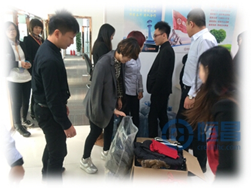 天津分公司為康定災(zāi)區(qū)捐贈御寒冬衣.jpg 天津分公司為康定災(zāi)區(qū)捐贈御寒冬衣.jpg