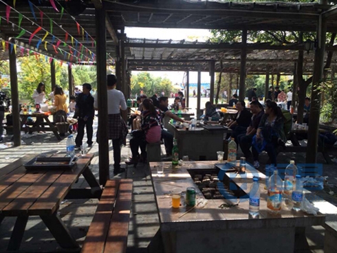 蘇州第二分公司舉辦“陽澄湖燒烤一日游”