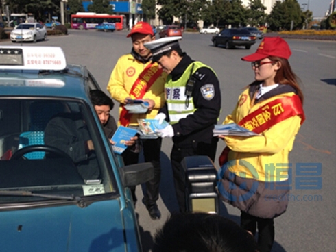 恒昌志愿者變身“交通協管員”.jpg