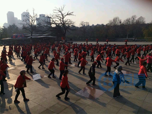 青島第三分公司舉辦特色廣場舞活動