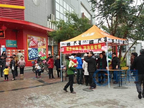 廈門分公司元宵節(jié)進駐社區(qū)開展?fàn)I銷活動