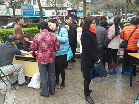 廈門分公司元宵節(jié)進駐社區(qū)開展?fàn)I銷活動