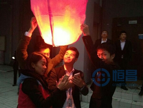 龍巖分公司舉行元宵節放飛孔明燈活動 龍巖分公司舉行元宵節放飛孔明燈活動