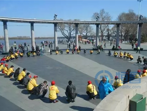 “同在藍天下,共愛一個家”哈爾濱分公司公益活動.jpg “同在藍天下,共愛一個家”哈爾濱分公司公益活動.jpg