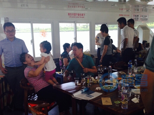 廈門分公司舉辦“清涼一夏游艇答謝會”