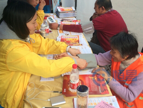 鹽城分公司舉辦銀霞俱樂部文藝進社區活動