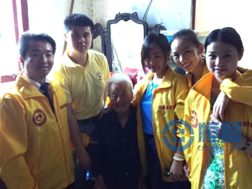 上海第四分公司舉行探望孤寡老人活動 上海第四分公司舉行探望孤寡老人活動