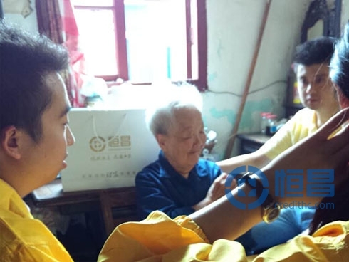 上海第四分公司舉行探望孤寡老人活動 上海第四分公司舉行探望孤寡老人活動