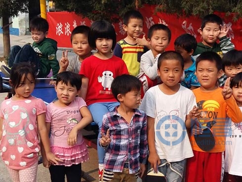 助農(nóng)幫傾情撒愛 天使寶貝茁壯成長 助農(nóng)幫傾情撒愛 天使寶貝茁壯成長