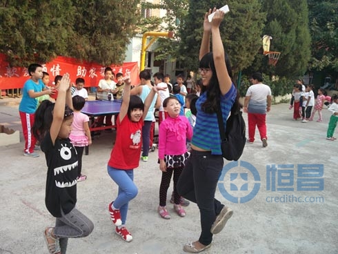 助農(nóng)幫傾情撒愛 天使寶貝茁壯成長 助農(nóng)幫傾情撒愛 天使寶貝茁壯成長