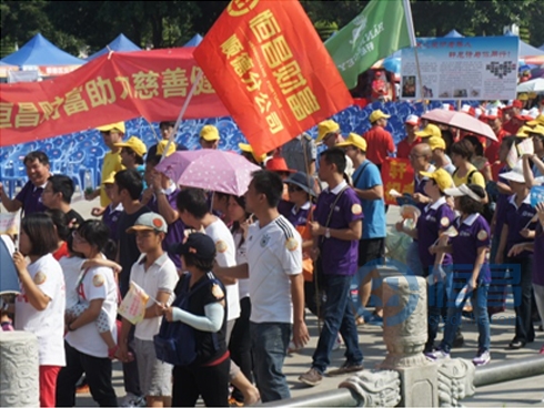 佛山第二分公司參加重陽節慈善萬人行活動