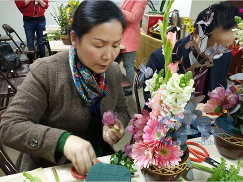 岳陽(yáng)分公司“花漾女人 精致生活“花藝DIY活動(dòng) 岳陽(yáng)分公司“花漾女人 精致生活“花藝DIY活動(dòng)