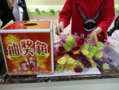 醉美生活 悅享財富——岳陽分公司母親節(jié)紅酒品鑒會 醉美生活 悅享財富——岳陽分公司母親節(jié)紅酒品鑒會