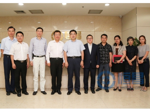 恒昌公司創(chuàng)始人兼CEO秦洪濤、恒昌高管團隊與順義區(qū)區(qū)委常委、常務(wù)副區(qū)長霍光峰、順義區(qū)金融辦主任周繼武等參會領(lǐng)導(dǎo)合影